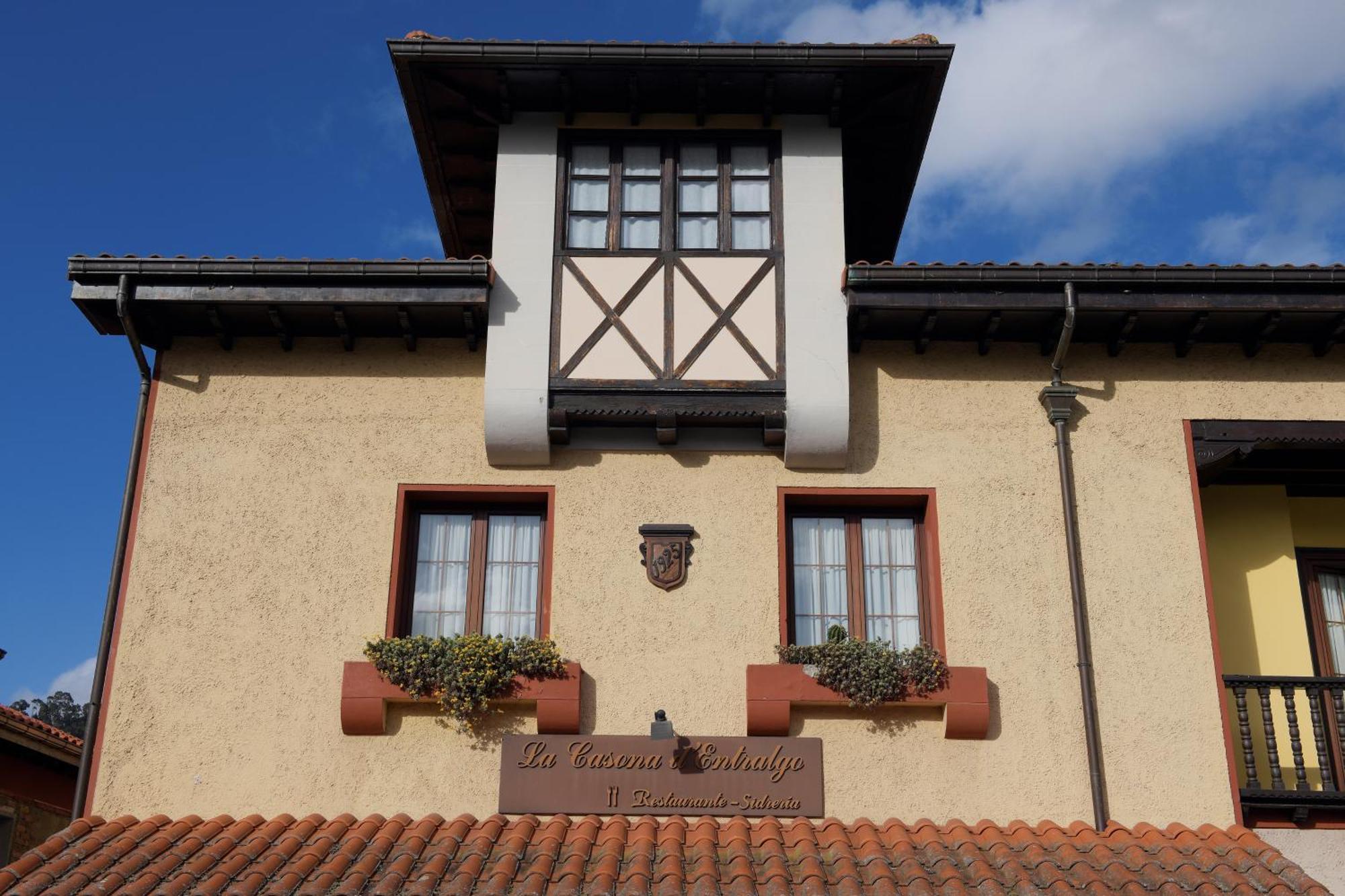 Гостевой дом La Casona De Entralgo Пола-де-Лавиана Экстерьер фото