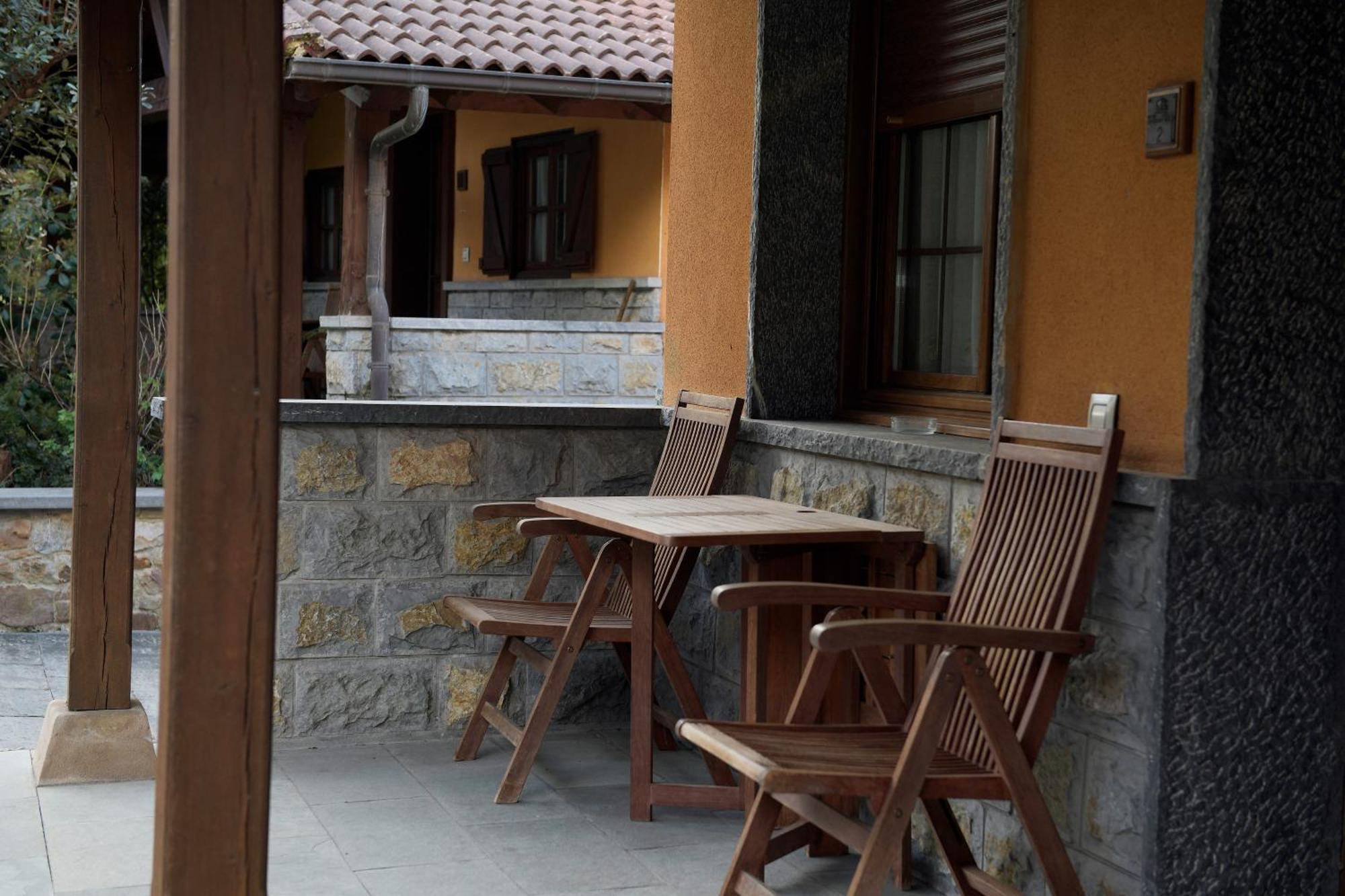 Гостевой дом La Casona De Entralgo Пола-де-Лавиана Экстерьер фото
