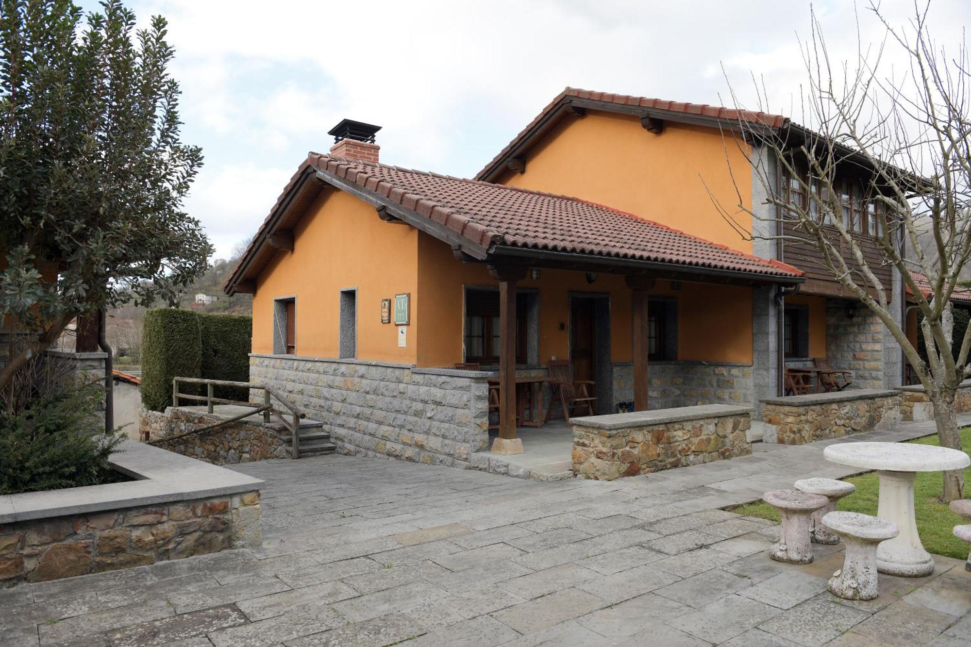 Гостевой дом La Casona De Entralgo Пола-де-Лавиана Экстерьер фото