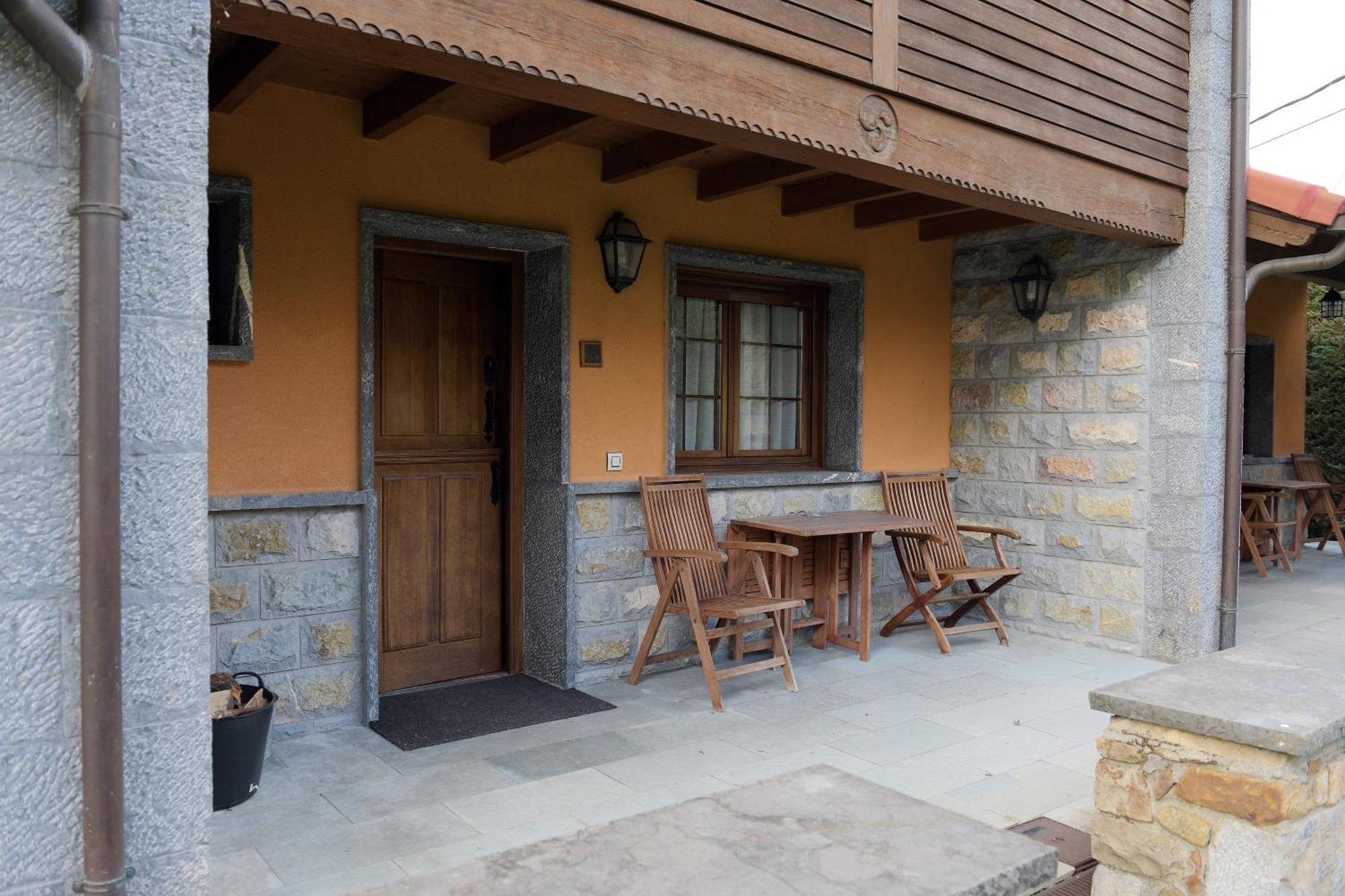 Гостевой дом La Casona De Entralgo Пола-де-Лавиана Экстерьер фото