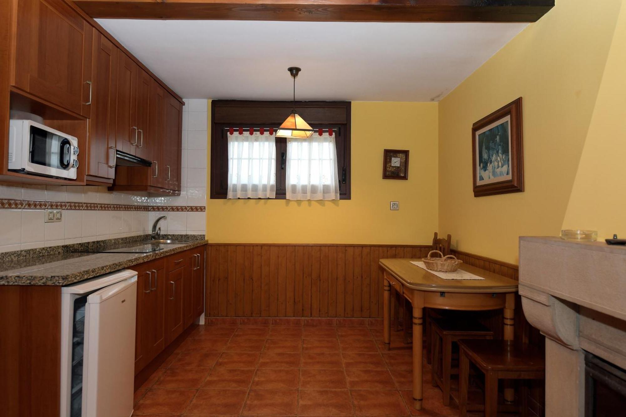 Гостевой дом La Casona De Entralgo Пола-де-Лавиана Экстерьер фото