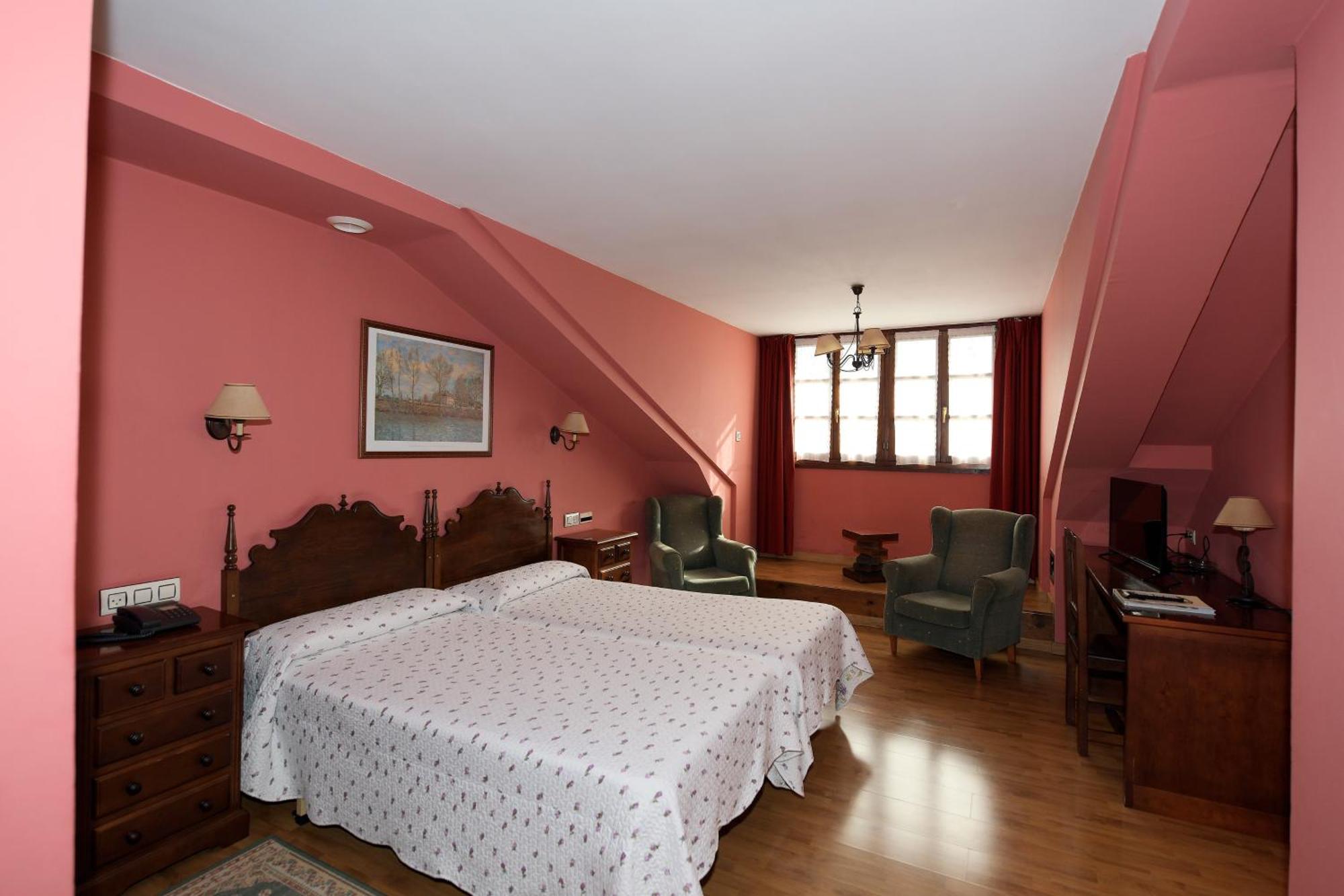 Гостевой дом La Casona De Entralgo Пола-де-Лавиана Экстерьер фото